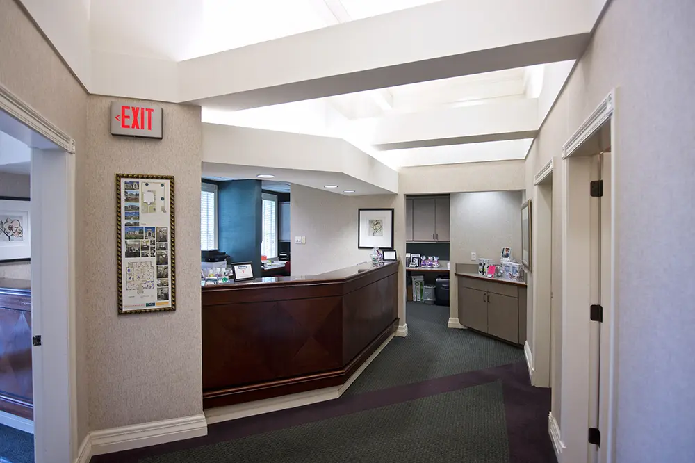 Algiers-Dentist-office-check-out